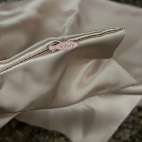 Blissy 100% Mulberry Silk Pillowcase - Rose Gold - Standard - Picture 3 of 6